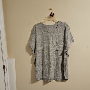 Falls Creek Heathered Gray Short Sleeve T Shirt. In EUC
